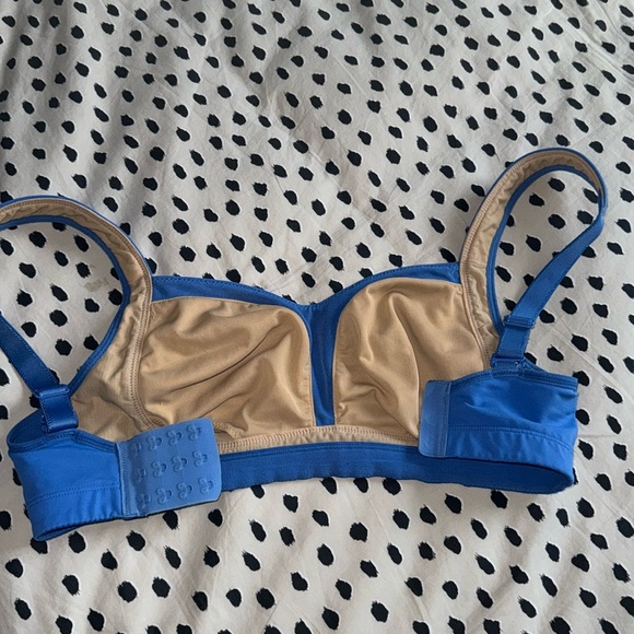 Blue Lululemon sport bra (no size tag but my guess is it’s a 30C/D). - Picture 4 of 8